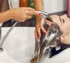 Dermatologista explica o erro ao lavar o cabelo que pode deixar os fios com aspecto de sujo