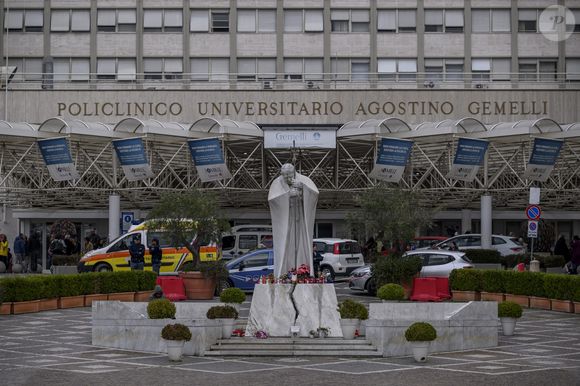 Papa Francisco segue internado no hospital Gemelli, na Itália