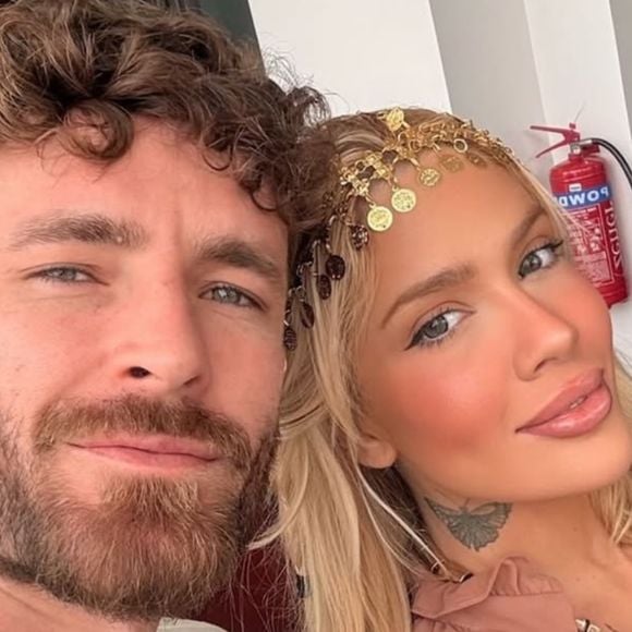 Karoline Lima e Léo Pereira comem carne folheada a ouro em viagem por Doha: saiba quanto custa o Golden Ottoman Steak