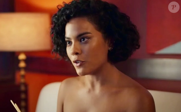 No remake de ‘Vale Tudo’, após a descoberta do roubo, Fátima tenta avisar César e Olavo.