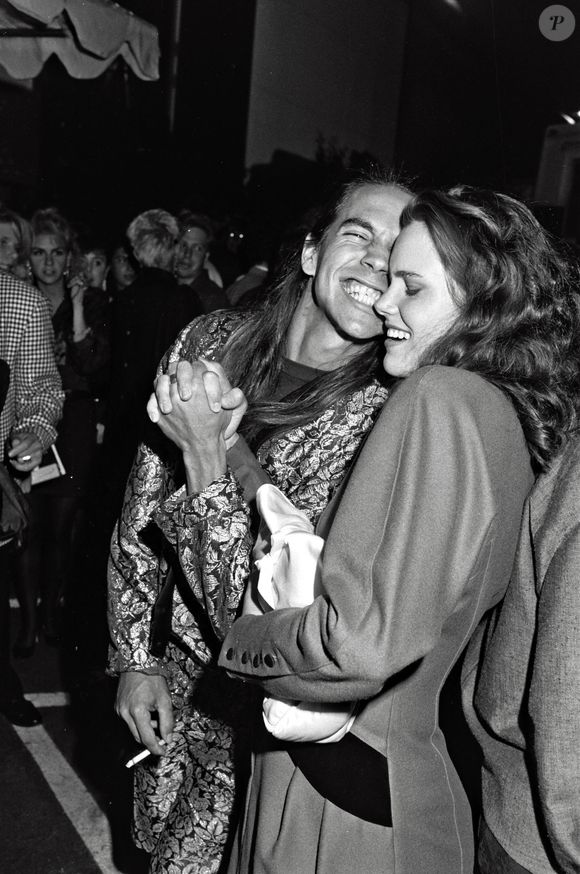 Ione Skye revelou que não conversou previamente com Anthony Kiedis sobre as revelações que faria na autobiografia