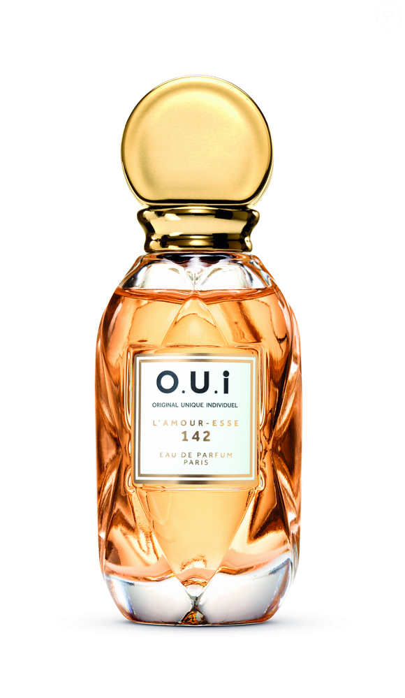 Perfume O.U.i L’Amour-Esse 142 Eau de Parfum traz um floral branco e envolvente, com flor de laranjeira e a presença do ylang-ylang, fechando com musk.