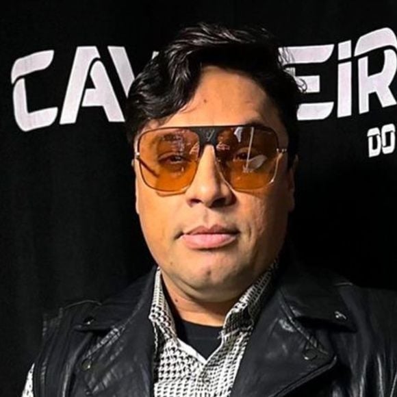 Morre Neto Araújo, ex-'Cavaleiros do Forró', aos 42 anos: forrozeiro potiguar foi encontrado sem vida pela esposa em casa; aos detalhes