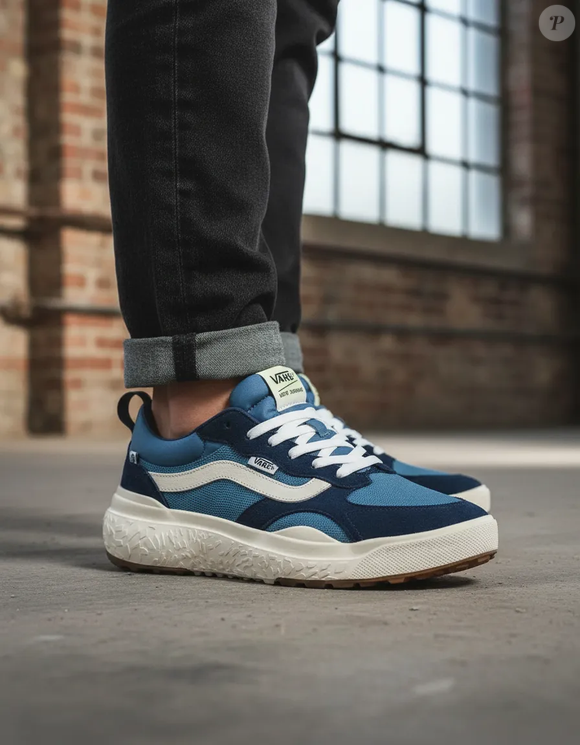 Com cores que lembram a Bluey, o Tênis Vans Ultrarange VR3 Neo True White une estilo casual, respirabilidade e praticidade em um único modelo