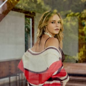 Paolla Oliveira ‘é a mulher mais lindo do mundo, sem mais’, enalteceu um fã-clube