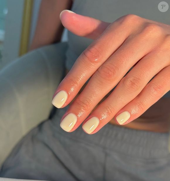 Unha tendência no Outono: amarelo manteiga é ótimo para quem gosta de uma cor mais discreta e elegante