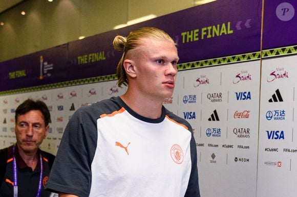 "Sabe o que o Zlatan me disse? 'Nunca corte o cabelo porque a força está aí'. O que eu posso fazer? Tenho que ouvi-lo, não é?", contou Erling Haaland