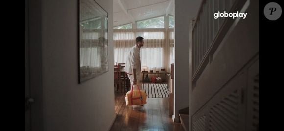 Jonas Sulzbach, rival de Ana Paula Renault no BBB 26, revive apelido dado pela loira em comercial de 'Os Outros', da Globoplay