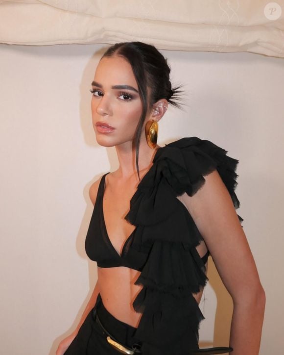 O penteado queridinho dos anos 2000 voltou com força total, e promete ser uma aposta certeira para o Natal.