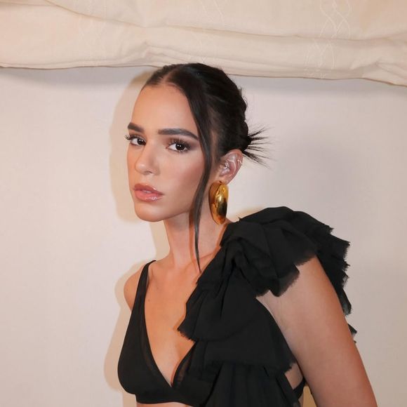 O penteado queridinho dos anos 2000 voltou com força total, e promete ser uma aposta certeira para o Natal.