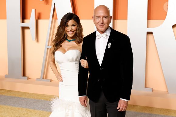 De acordo com informações do evento, Lauren Sánchez Bezos e Jeff Bezos atuaram como co-presidentes honorários e principais financiadores do Met Gala, aumentando ainda mais a expectativa sobre o visual da empresária