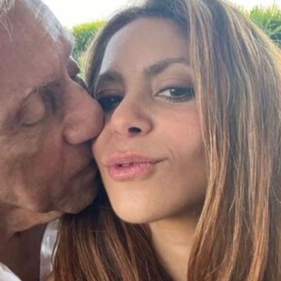 William já havia formado uma família e é pai de outros oito filhos, antes de se casar com Nidia Ripoll Torrado, mãe da cantora.
