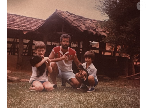 Bruno Gagliasso publica fotos após uma semana da morte do pai