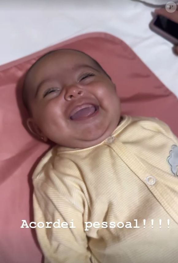 Filha de Graciele Lacerda e Zezé Di Camargo, Clara nasceu no dia de Natal