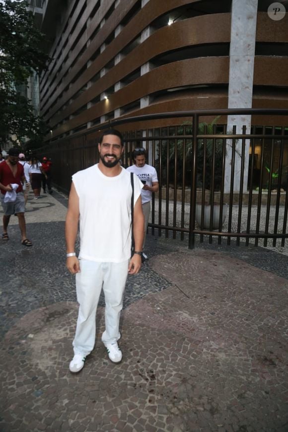 Renato Góes no Ato Musical pela Democracia, em Copacabana