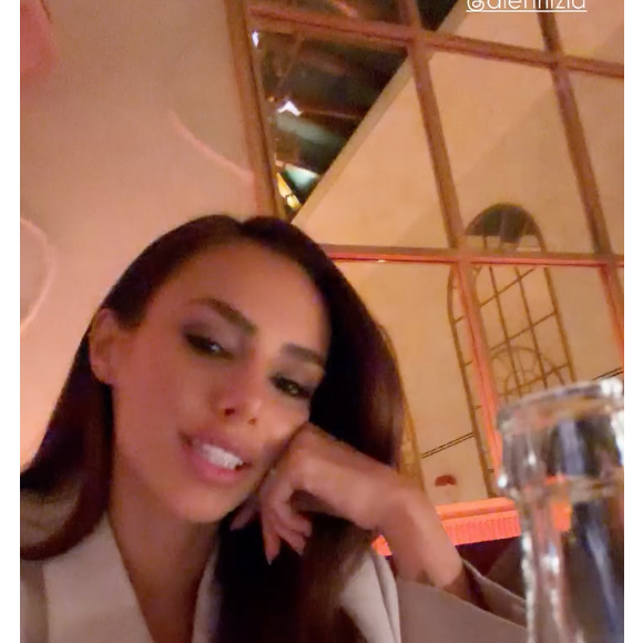 Ao contrário de Virgínia, Bruna Biancardi curtiu sua noite mais reservada no salão comum do restaurante