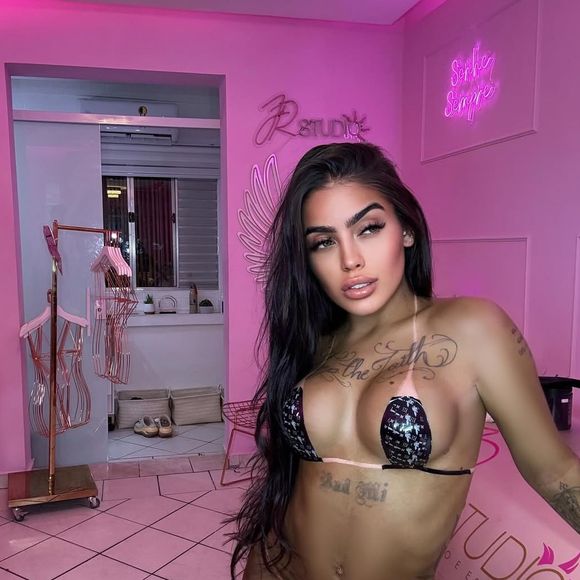 MC Mirella reclamou de seus conteúdos serem censurados na rede social: ‘Aí as minhas coisas caem. E [o vídeo da Bianca Censori] tá no Instagram!’