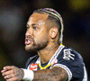 Neymar conversou com os jornalistas após o jogo e admitiu que se excedeu