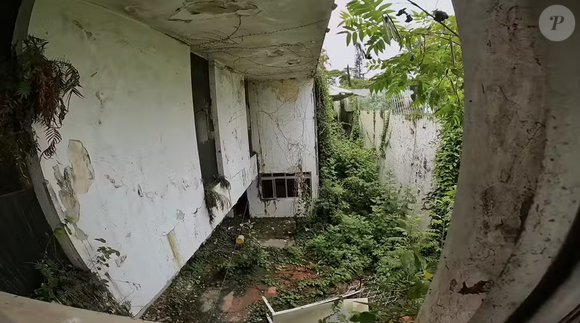 Hebe Camargo viveu por 21 anos em uma mansão localizada no Morumbi, em São Paulo, imóvel construído por Lélio Ravagnani, segundo marido da apresentadora, na década de 1970. Com aproximadamente 962 metros quadrados de área construída, a residência ficou conhecida por receber festas que reuniam artistas, políticos e outras personalidades