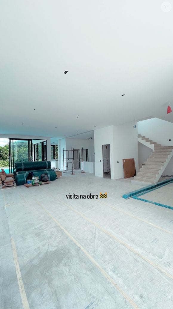 Casa de luxo do BBB 26 Jonas Sulzbach tem uma charmosa escadaria e visual clean