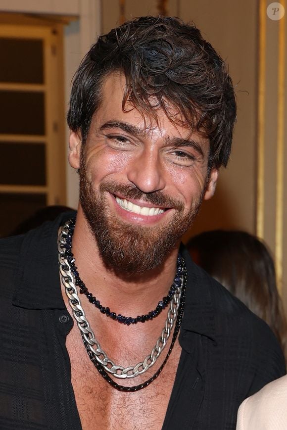 Can Yaman também é advogado e formou-se em Direito em 2012