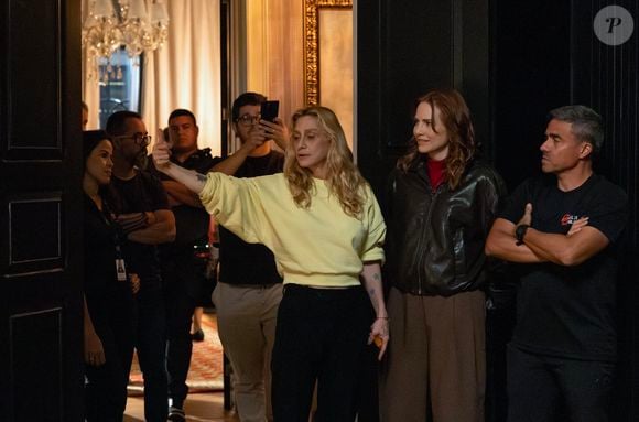 Amora Mautner ensaiou com Leticia Colin e Isabel Teixeira cena de briga na novela 'Quem ama cuida'