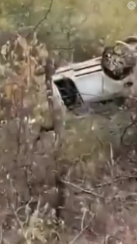 Carro de Lenno Ferreira bateu na traseira de uma van que transportava 15 passageiros de Parnamirim a Petrolina. Alguns dos ocupantes do veículo foram arremessados para fora