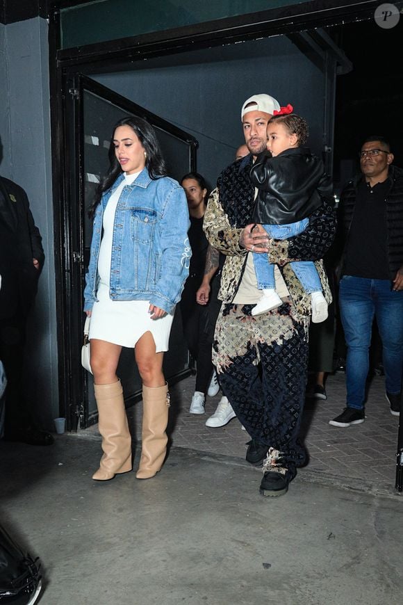 Bruna Biancardi e Neymar mostraram que, além de talento e carisma, também têm estilo de sobra e um guarda-roupa de dar inveja