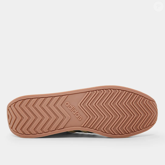 O Adidas Runvista combina uma proposta casual e moderna com versatilidade para a rotina, além de contar com material leve e respirável, entressola macia e solado de borracha