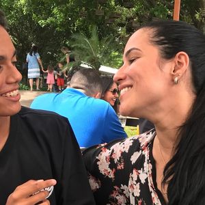 Janaína Mendes mora na Espanha, onde foi para acompanhar o filho em sua carreira no futebol. Hoje, porém, o filho de Ronaldinho mora na Inglaterra