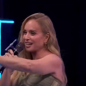 Angélica parece correr para mudar de assunto, enquanto Xuxa dá uma sonora gargalhada ao fundo. No X, antigo Twitter, a reação das loiras virou assunto