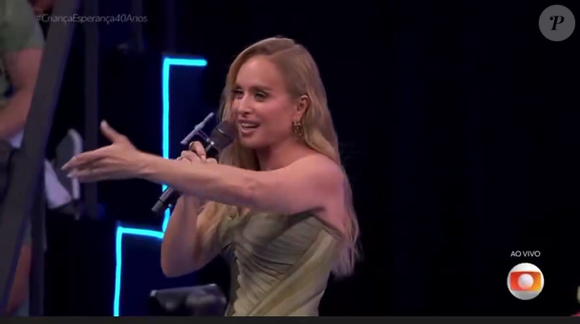 Angélica parece correr para mudar de assunto, enquanto Xuxa dá uma sonora gargalhada ao fundo. No X, antigo Twitter, a reação das loiras virou assunto