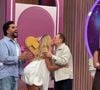 Virgínia deu 'selinho' em Raul Gil durante último programa no SBT e fã apontou 'traição' a Vini Jr.