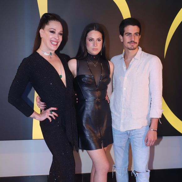 Claudia Raia é mãe de Sophia Raia (22 anos) e de Enzo (27 anos), do antigo relacionamento com Edson Celulari. Ela também é mãe de Luca, da relação com o ator Jarbas Homem de Mello.