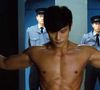 Lee Byung-hun revelou que, por ter que protagonizar uma cena nu com o corpo perfeito, seguiu uma dieta extrema com muitos exercícios físicos