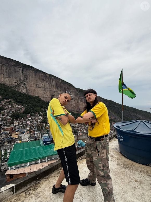 Thiago contou que estava ciceroneando o cantor americano Oliver Tree em sua passagem pelo Brasil