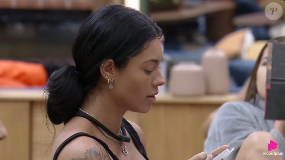 Rayane Figliuzzi vive discutindo com Carol Lekker em A Fazenda 17