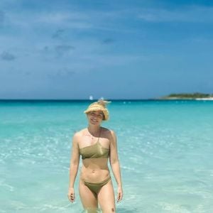 O corpo de Angélica em fotos de biquíni sempre rende elogios de internautas