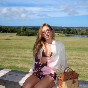 O casal compartilha com os seguidores registros da viagem e impressiona com a estrutura do hotel.