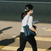 O que significa quando uma pessoa anda muito rápido o tempo todo e o que isso revela sobre sua personalidade, segundo a psicologia