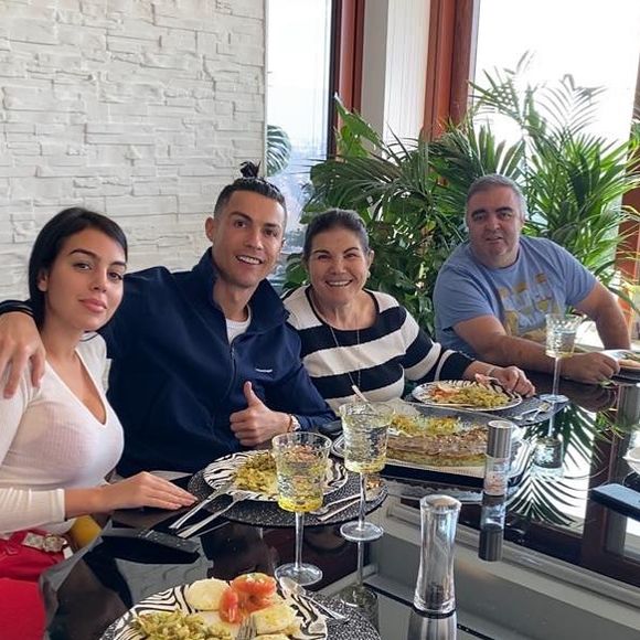 Esse repelente natural é um ingrediente presente na receita favorita de Cristiano Ronaldo, bacalhau à brás, que é muito popular no Brasil