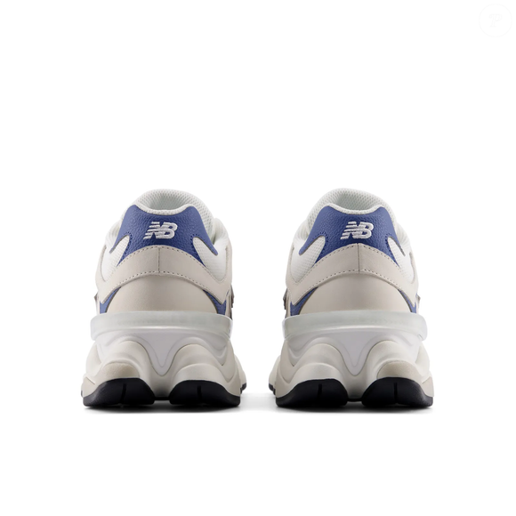 A mistura entre o branco suave e o azul já chama atenção por si só, mas não é o único destaque