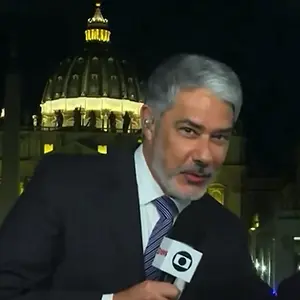 Ilze Scamparini se esquivou de um abraço de William Bonner ao vivo