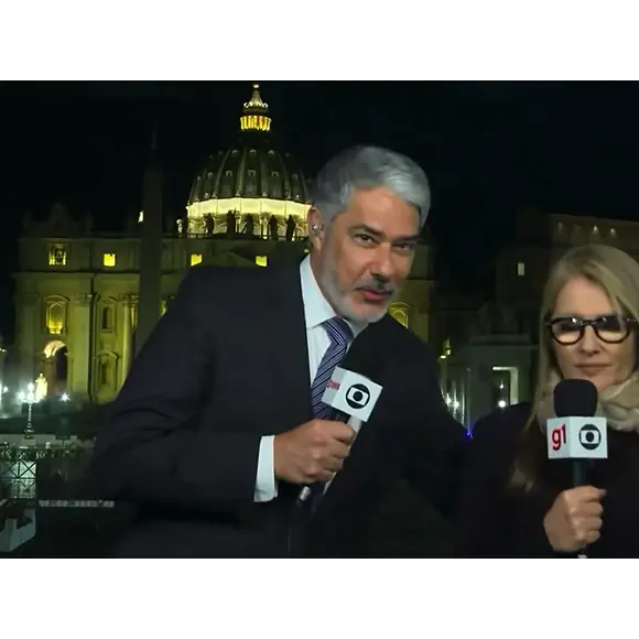 Ilze Scamparini se esquivou de um abraço de William Bonner ao vivo