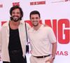 Felipe Simas e Rodrigo Simas posaram na pré-estreia do filme 'Rio de Sangue'