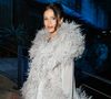 A peça central do look de Bruna Marquezine é um deslumbrante vestido-casaco, apelidado de "La Drama Queen"