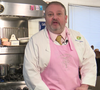 Érick Jacquin ensinou a fazer uma sopa simples de legumes na panela de pressão em seu canal do YouTube