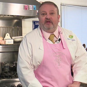 Érick Jacquin ensinou a fazer uma sopa simples de legumes na panela de pressão em seu canal do YouTube