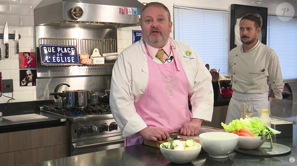 Érick Jacquin ensinou a fazer uma sopa simples de legumes na panela de pressão em seu canal do YouTube