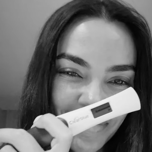 Joana Sanz, esposa de Daniel Alves, mostrou o resultado do teste de gravidez positivo em seu perfil, no final do mês de março.